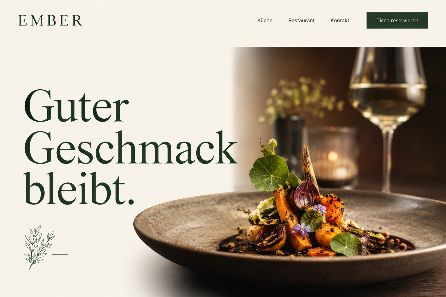 Konzept einer Restaurant-Website in warmen, dunklen Farbtönen